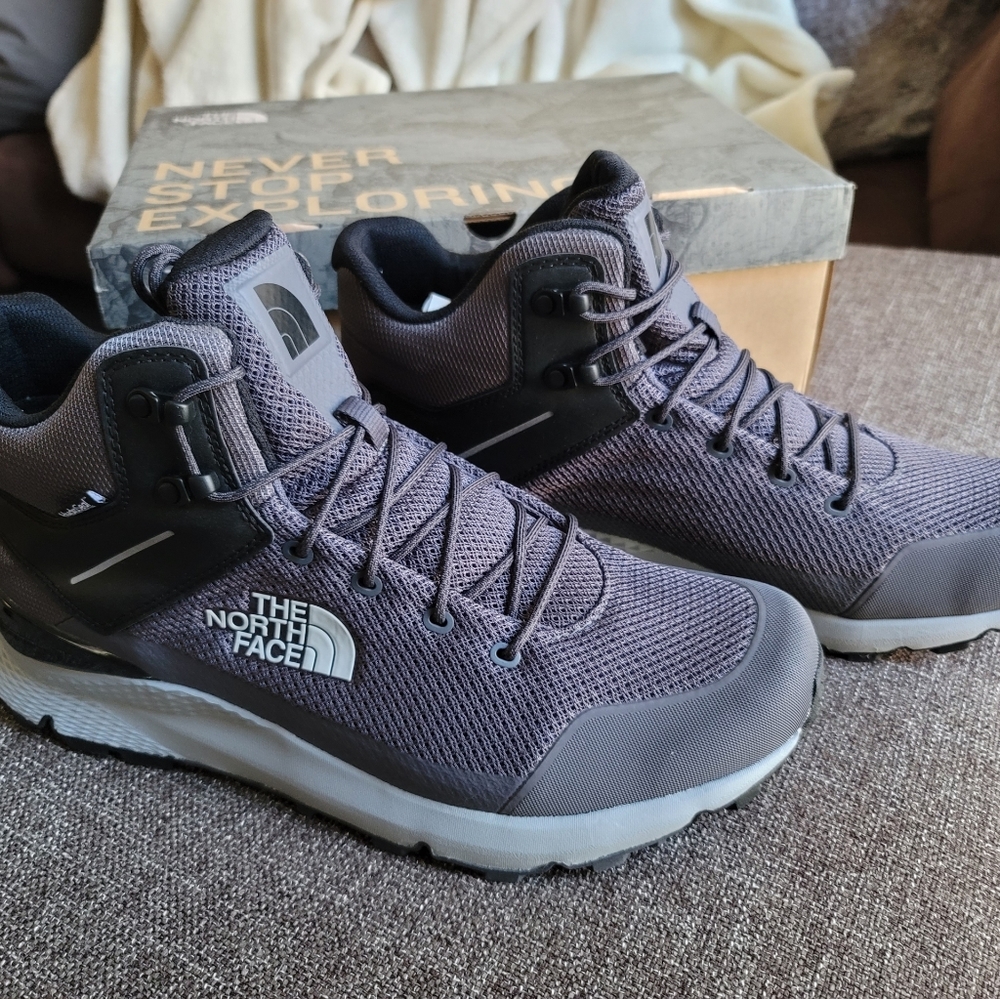 The North Face NIB Vals Mid WP shoe/boot